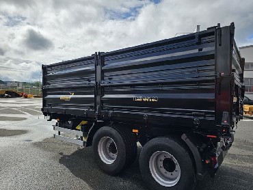 prikolica hummel 10t levo prikolica hummel 10t levo